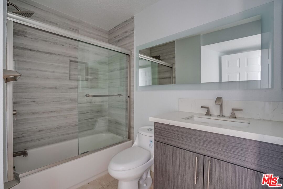 1034 S Shenandoah St Unit: 6