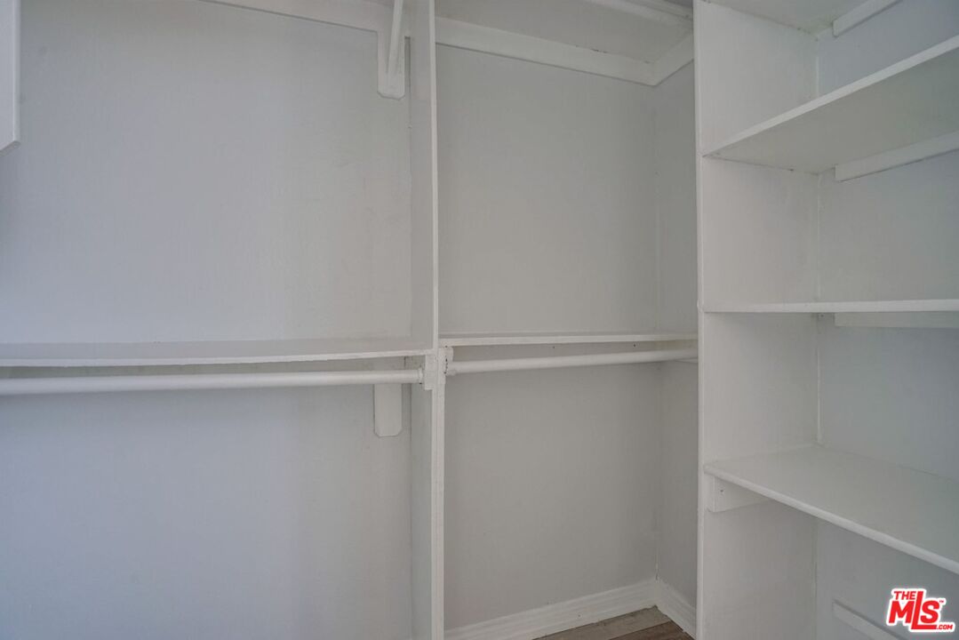 1034 S Shenandoah St Unit: 6