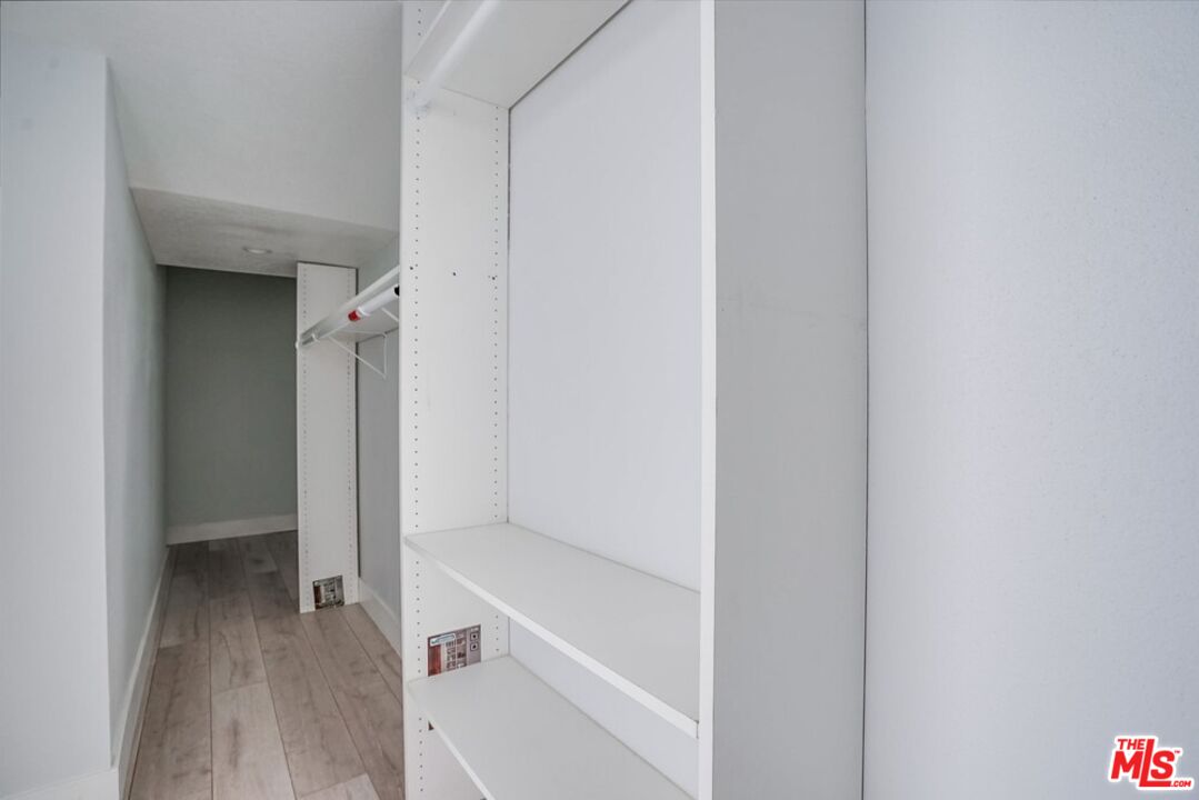 1034 S Shenandoah St Unit: 6