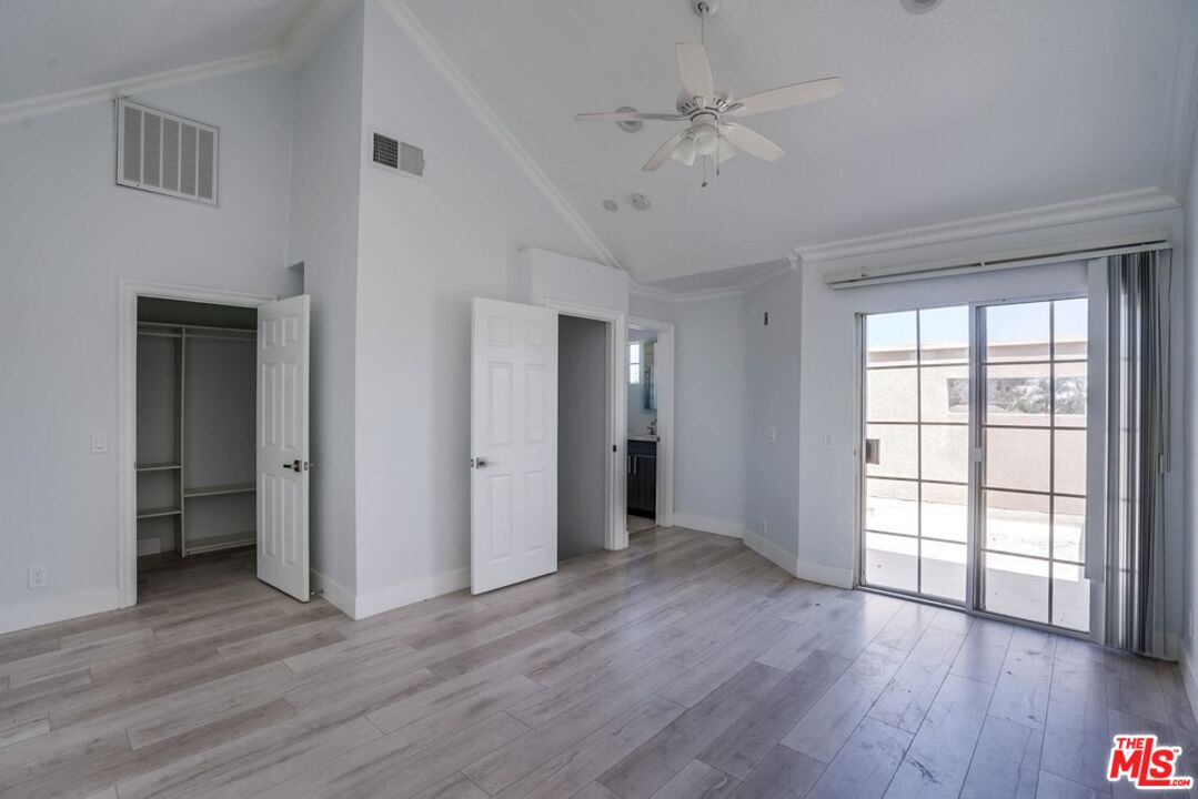 1034 S Shenandoah St Unit: 6