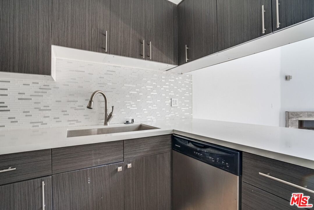 1034 S Shenandoah St Unit: 6