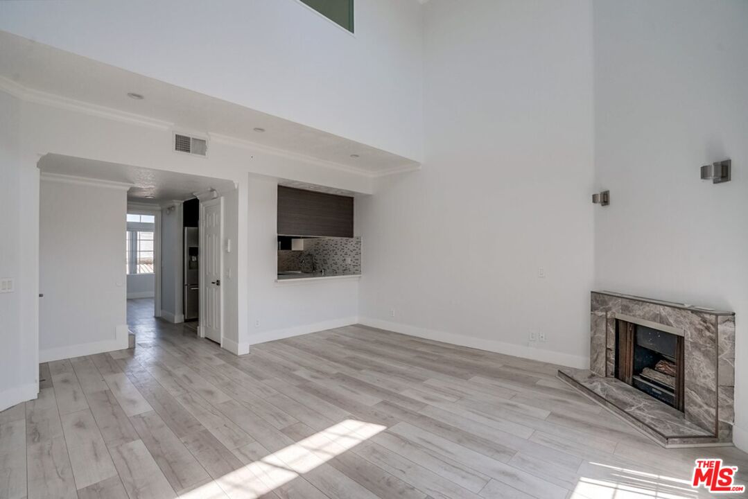 1034 S Shenandoah St Unit: 6