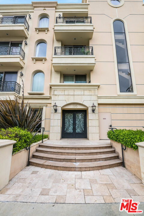 135 S Swall Dr Unit: 103