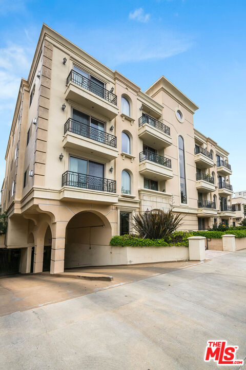 135 S Swall Dr Unit: 103