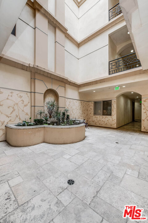 135 S Swall Dr Unit: 103