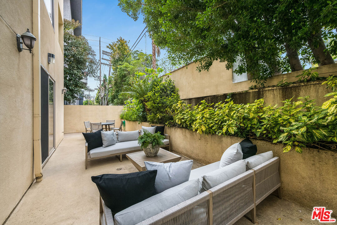 135 S Swall Dr Unit: 103