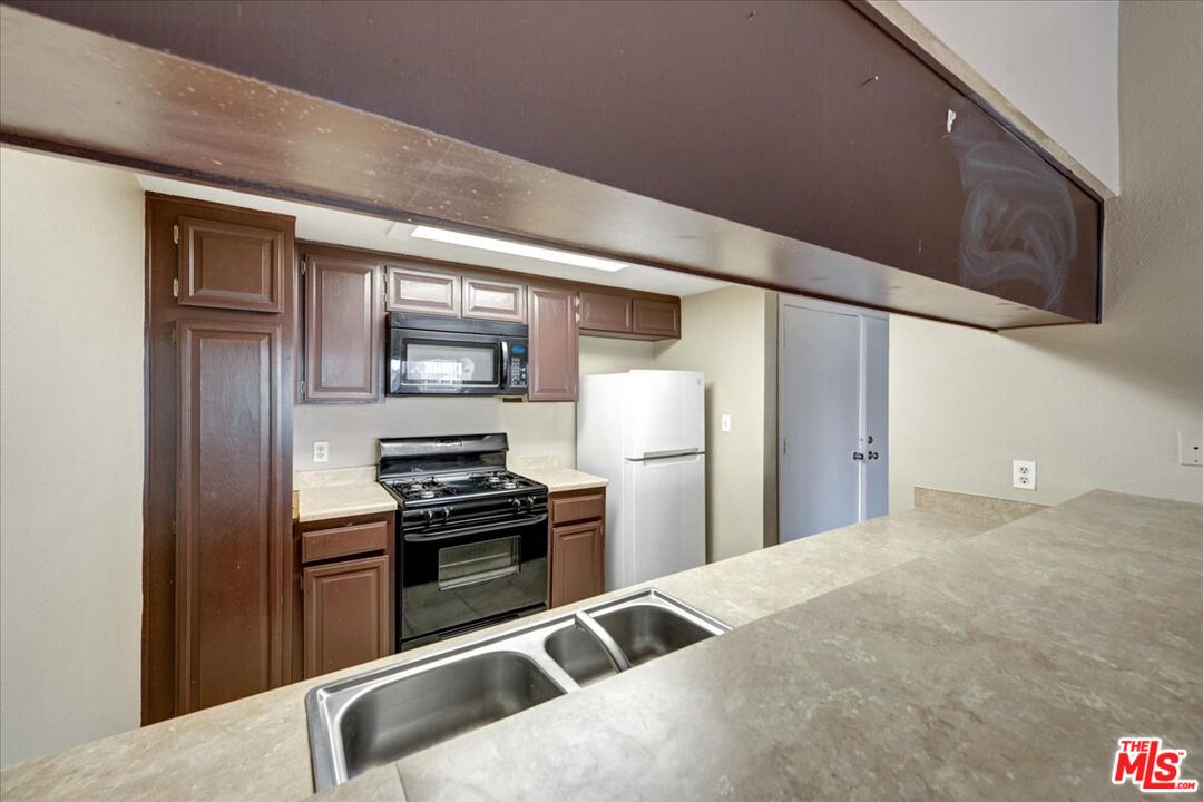 2061 Las Vegas Ave Unit: 12