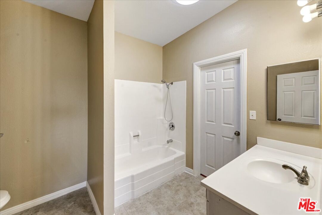 2061 Las Vegas Ave Unit: 12