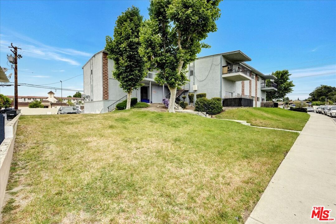 2061 Las Vegas Ave Unit: 12