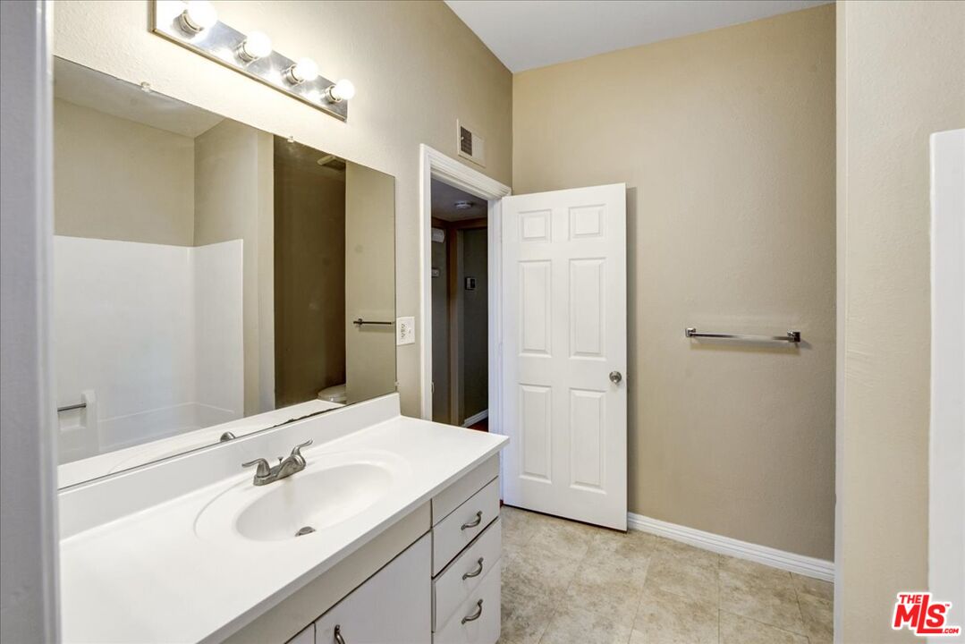 2061 Las Vegas Ave Unit: 12