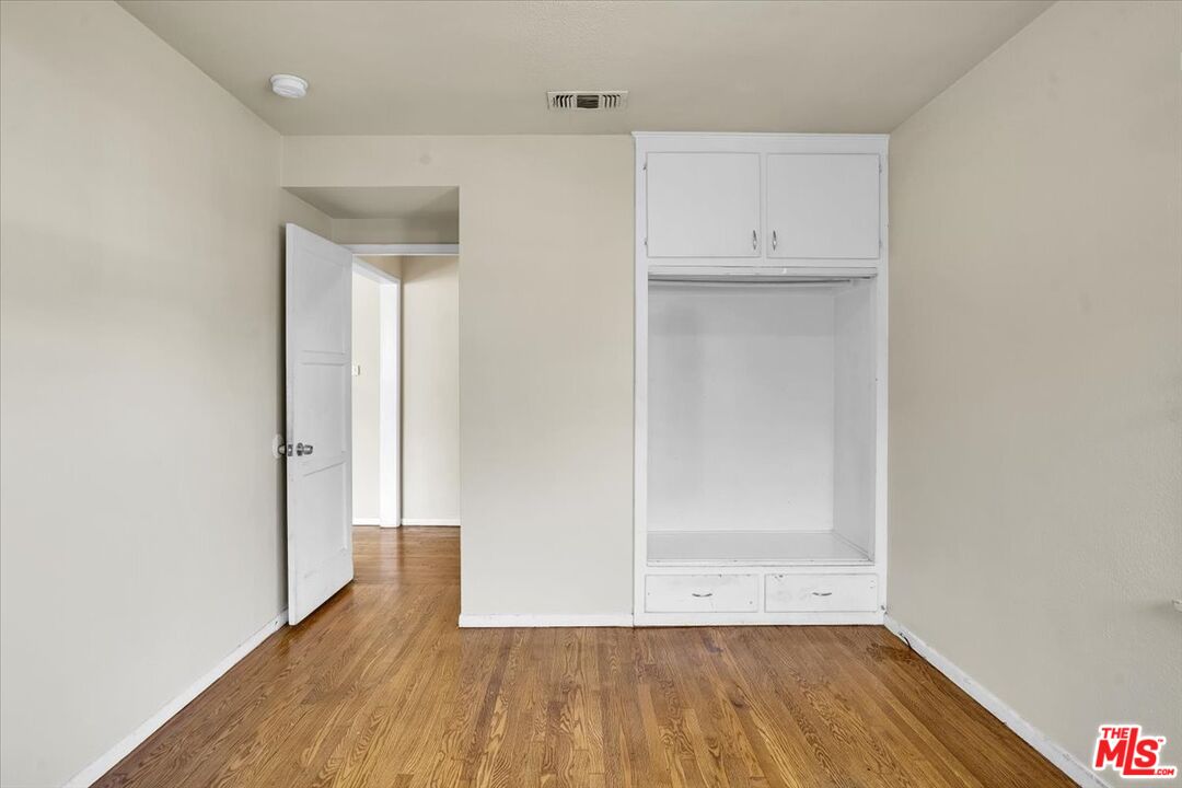 1012 S Stoneacre Ave