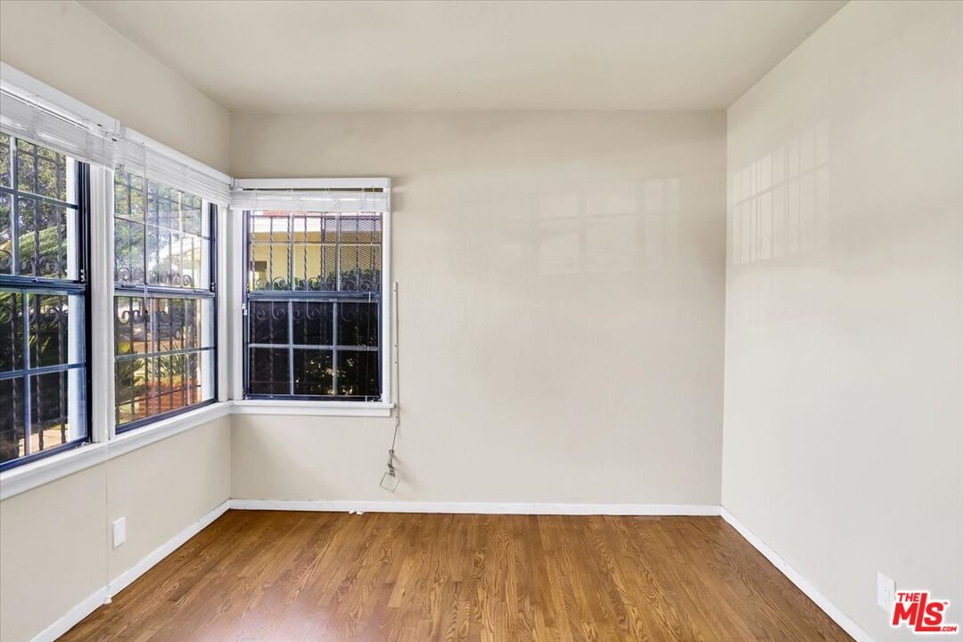 1012 S Stoneacre Ave