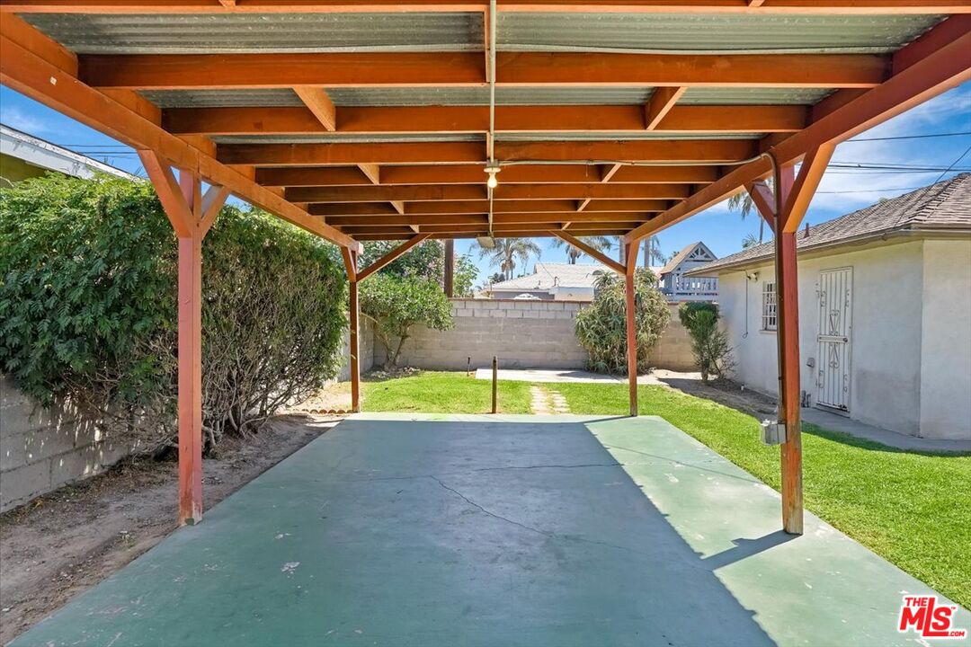 1012 S Stoneacre Ave