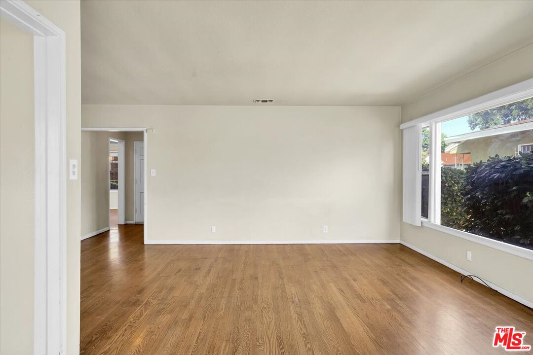 1012 S Stoneacre Ave