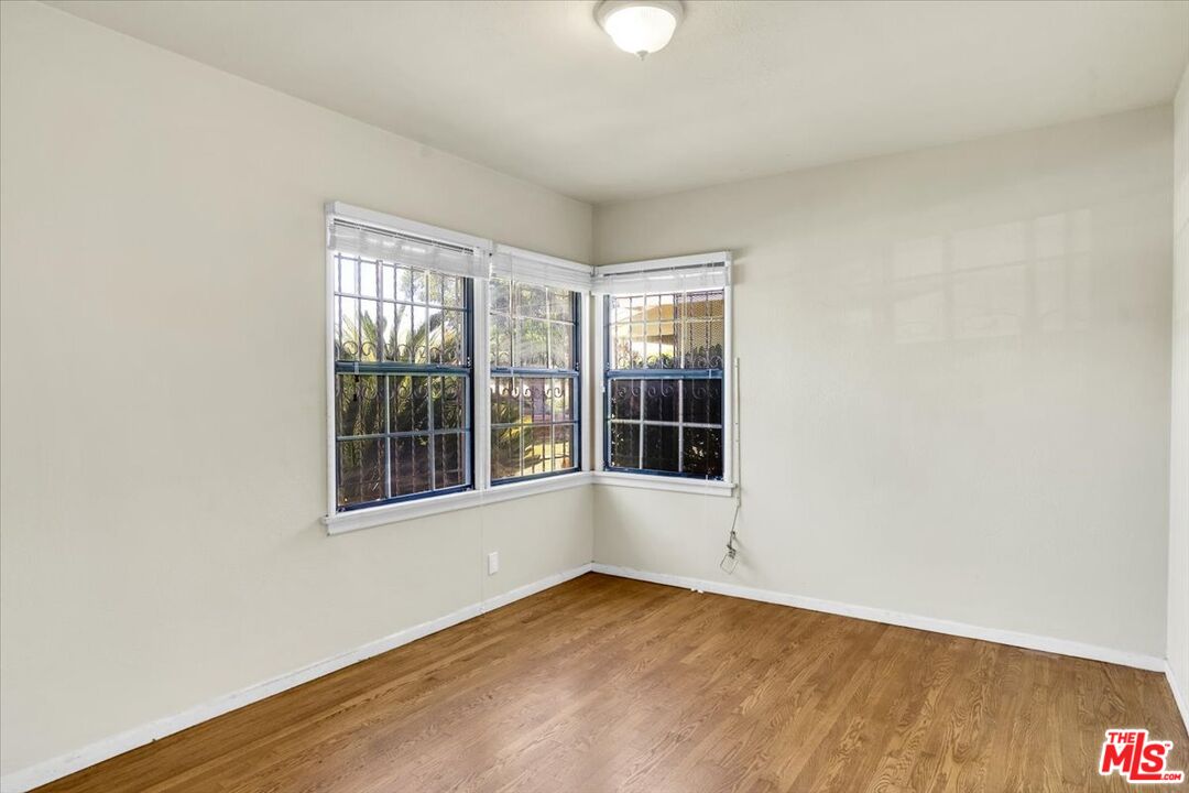 1012 S Stoneacre Ave