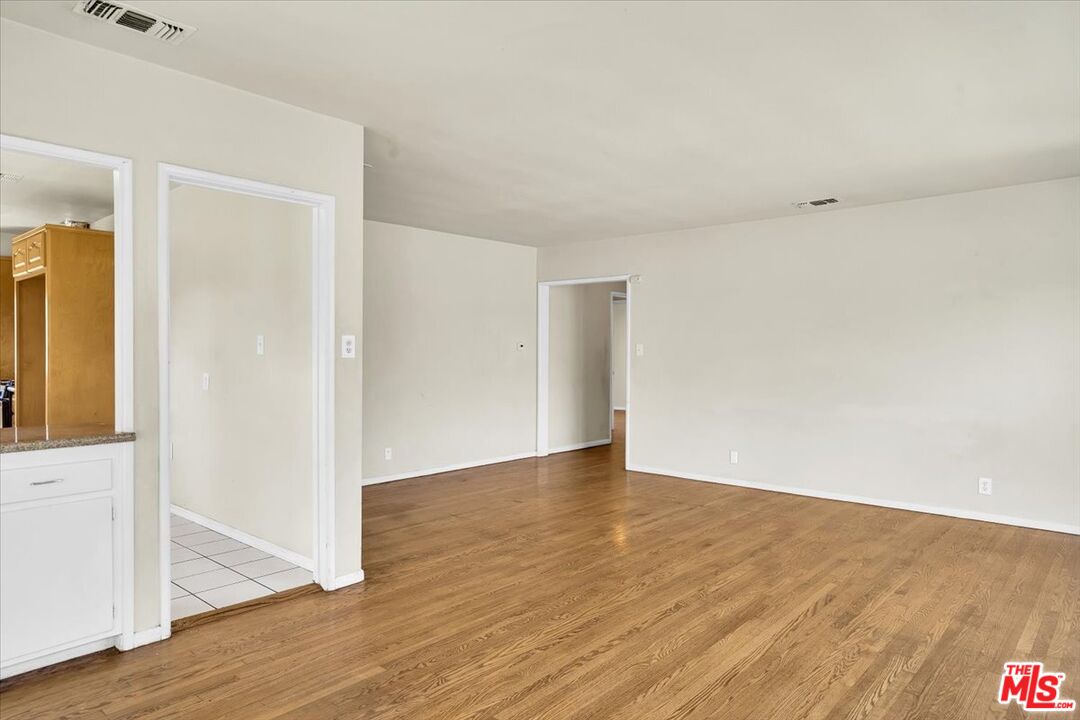 1012 S Stoneacre Ave