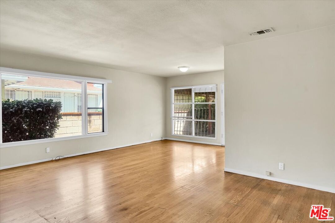 1012 S Stoneacre Ave