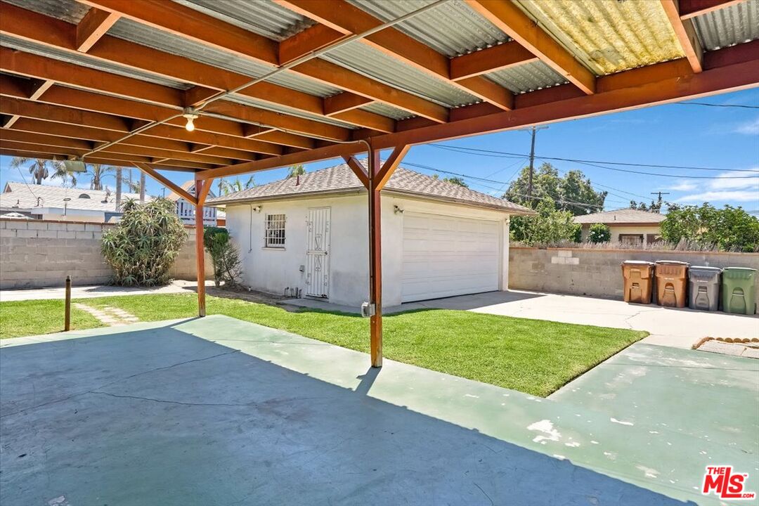 1012 S Stoneacre Ave