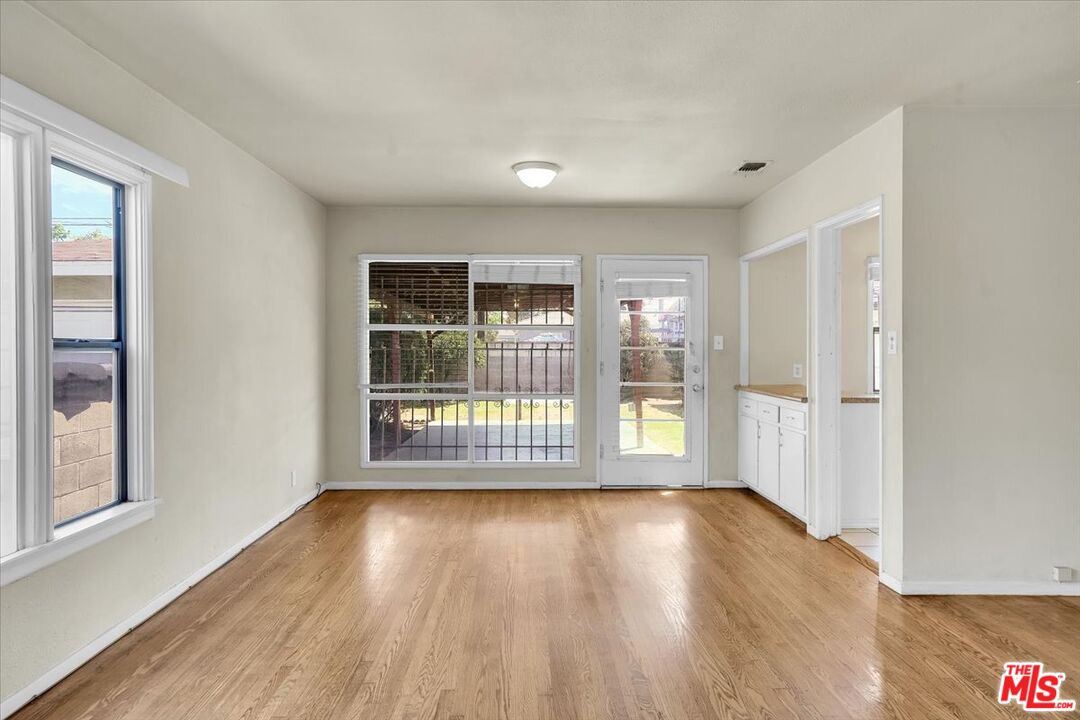 1012 S Stoneacre Ave