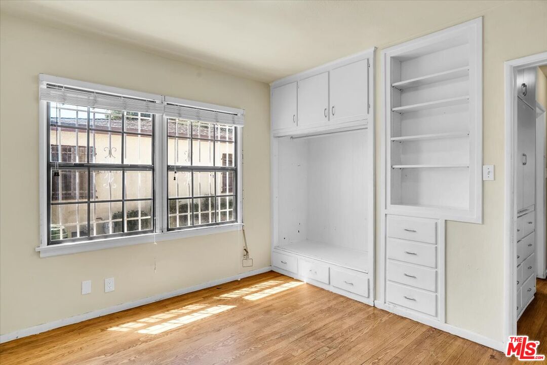 1012 S Stoneacre Ave