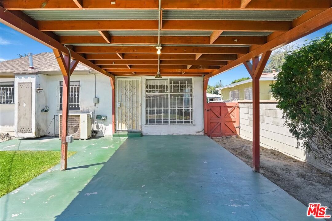 1012 S Stoneacre Ave