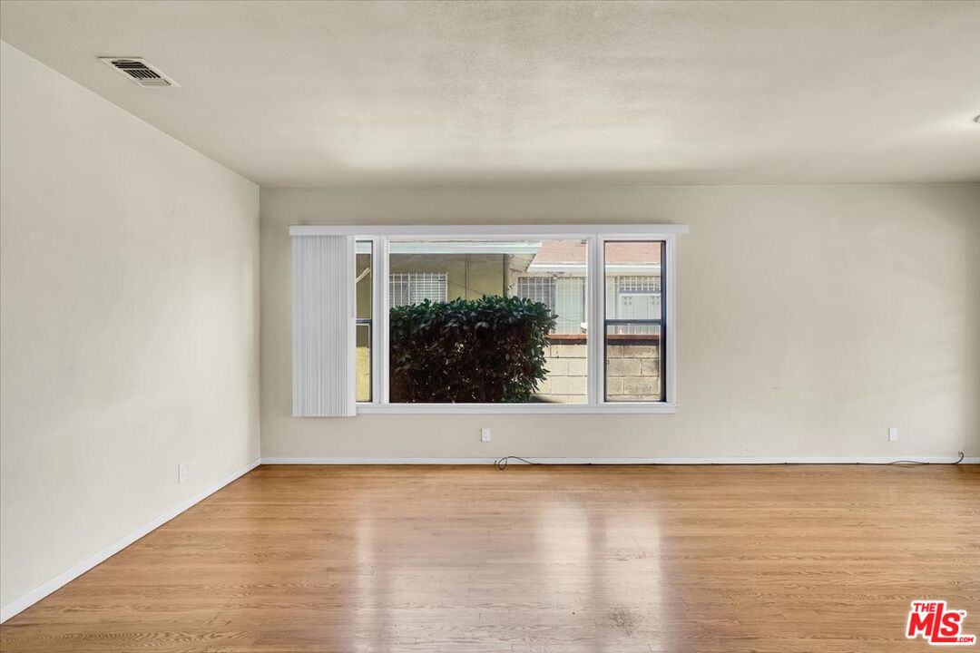 1012 S Stoneacre Ave