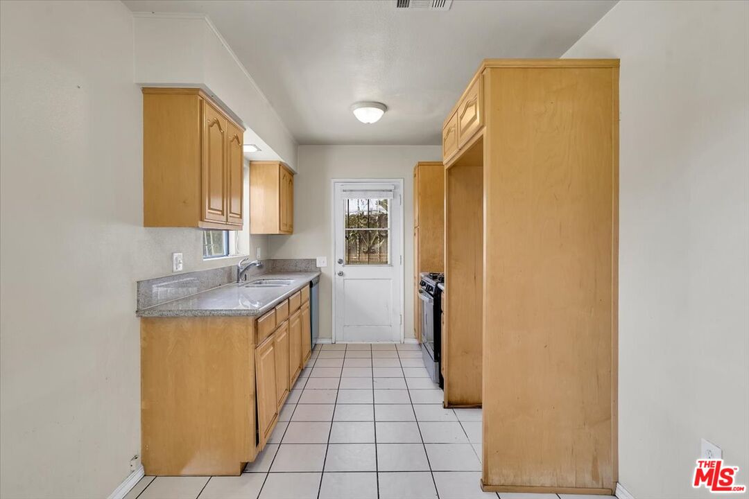 1012 S Stoneacre Ave