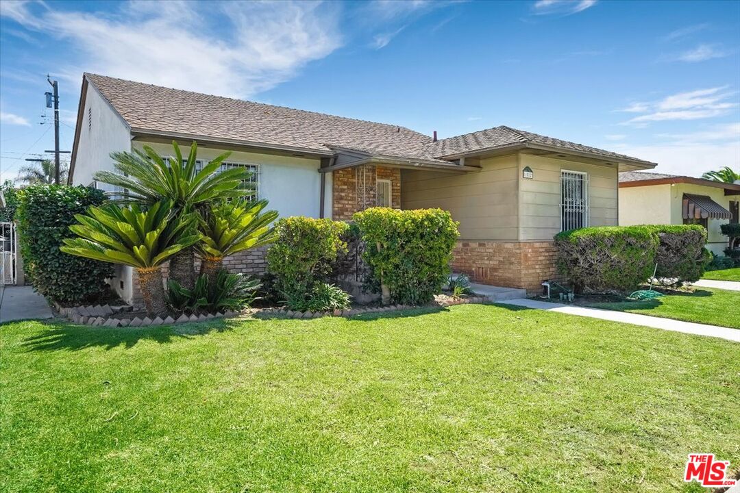 1012 S Stoneacre Ave