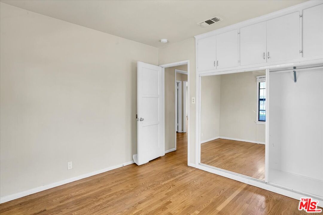 1012 S Stoneacre Ave