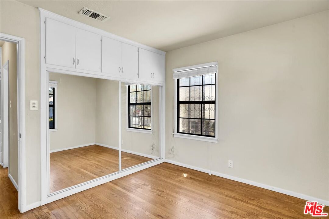 1012 S Stoneacre Ave