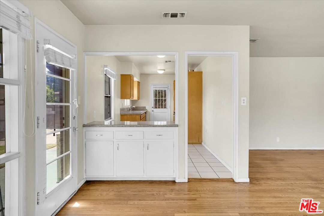 1012 S Stoneacre Ave