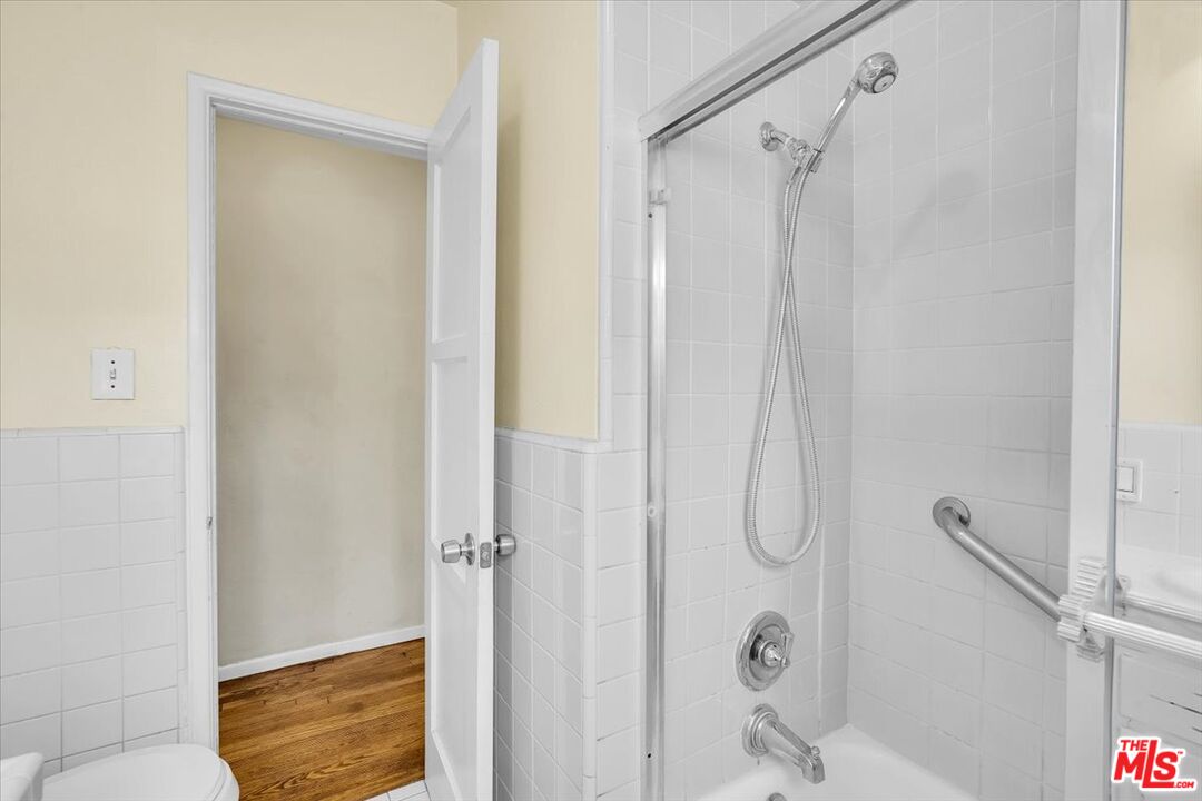 1012 S Stoneacre Ave