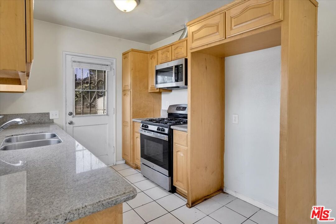 1012 S Stoneacre Ave