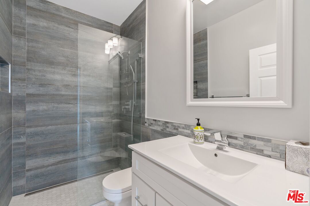 1840 S Beverly Glen Blvd Unit: 507