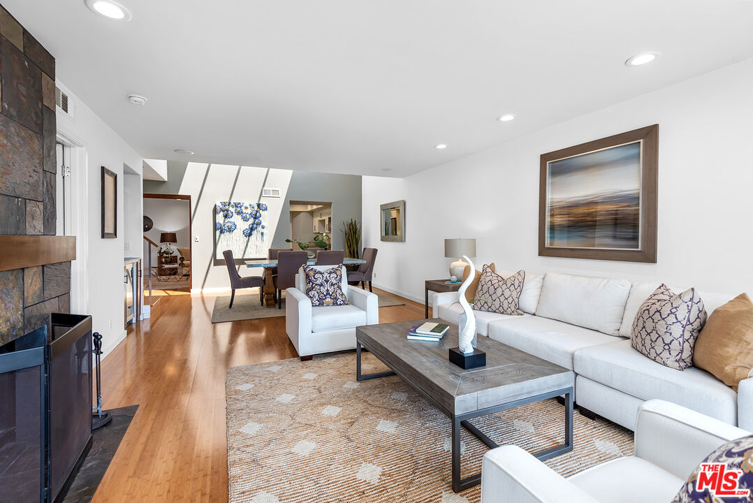 851 N Kings Rd Unit: 307