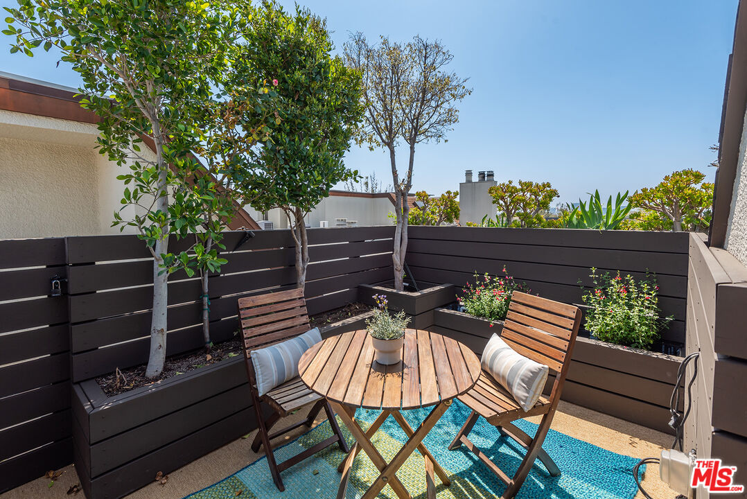 851 N Kings Rd Unit: 307