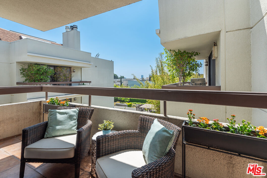 851 N Kings Rd Unit: 307