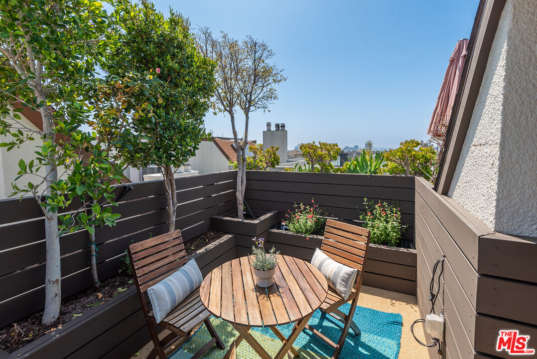 851 N Kings Rd Unit: 307