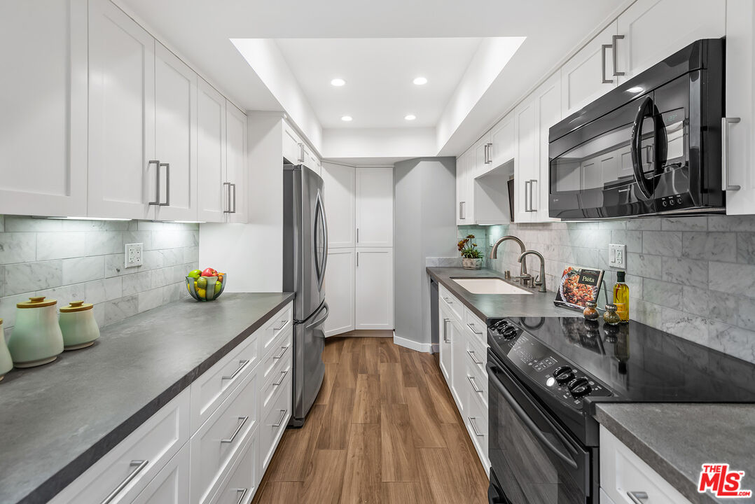 851 N Kings Rd Unit: 307