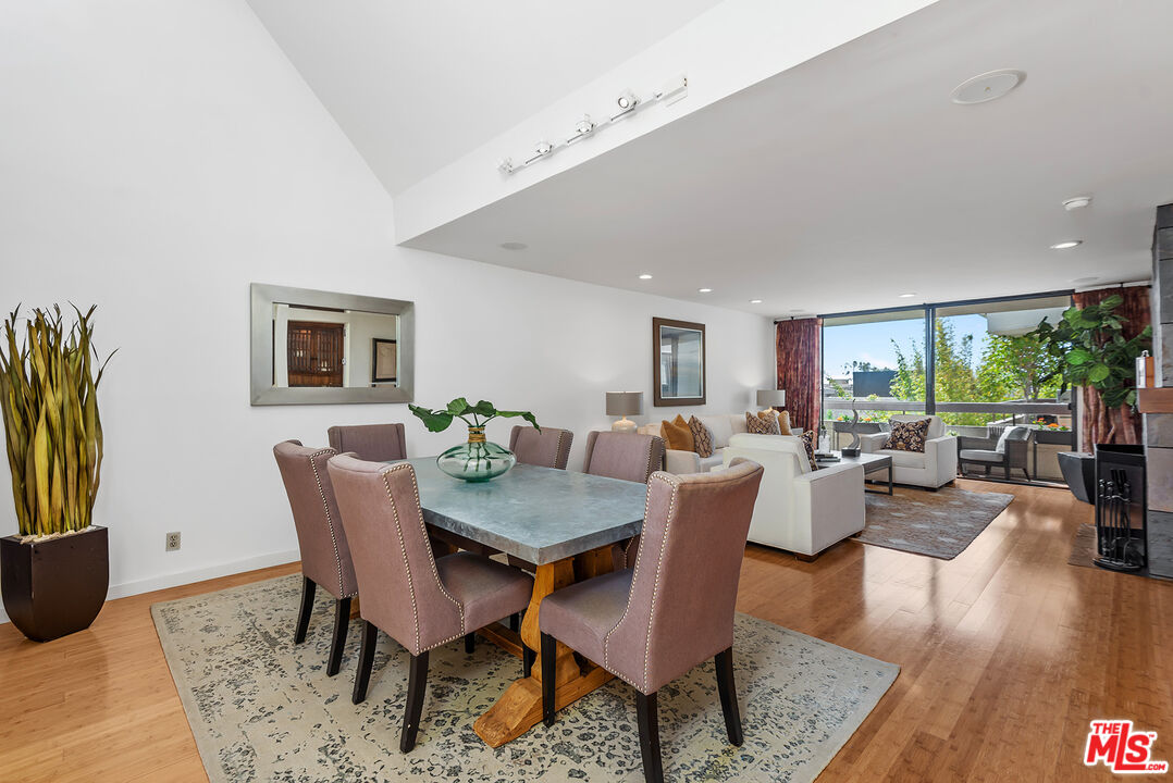 851 N Kings Rd Unit: 307