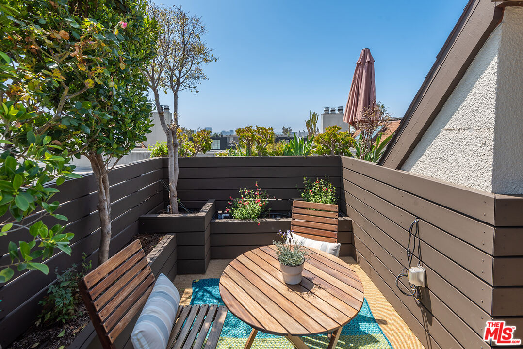 851 N Kings Rd Unit: 307