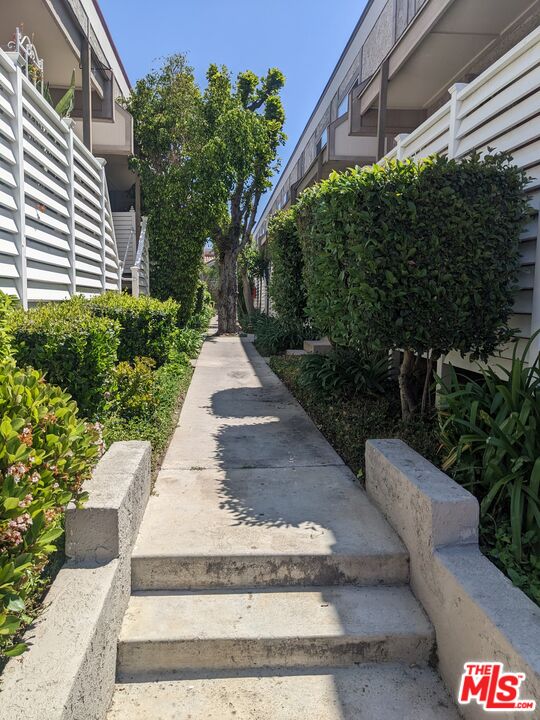 18333 Hatteras St Unit: 122