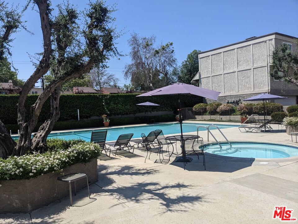 18333 Hatteras St Unit: 122