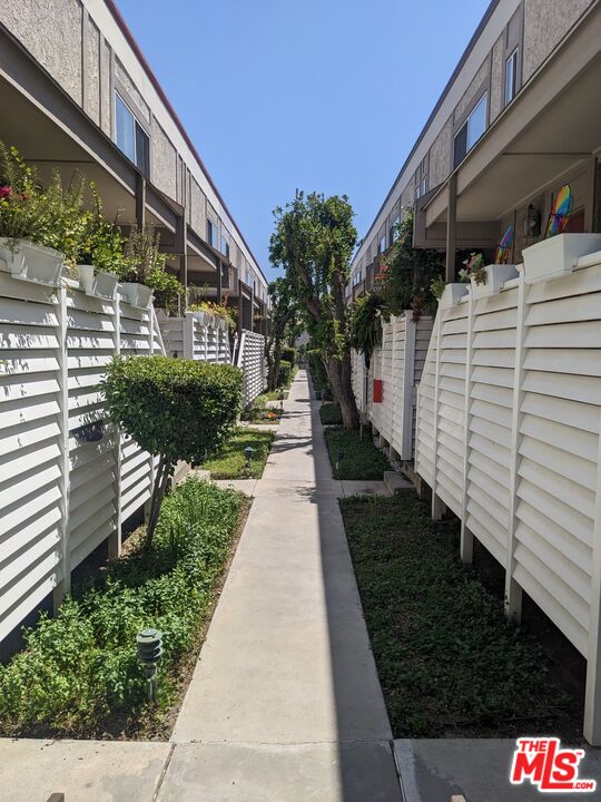18333 Hatteras St Unit: 122