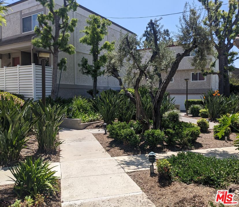 18333 Hatteras St Unit: 122
