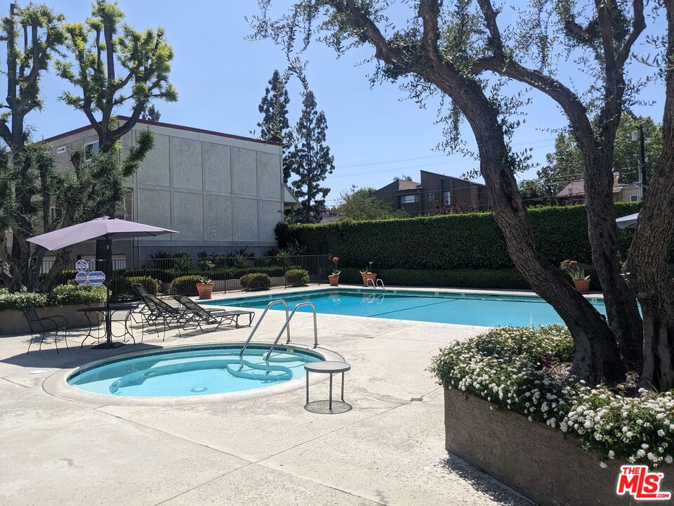 18333 Hatteras St Unit: 122