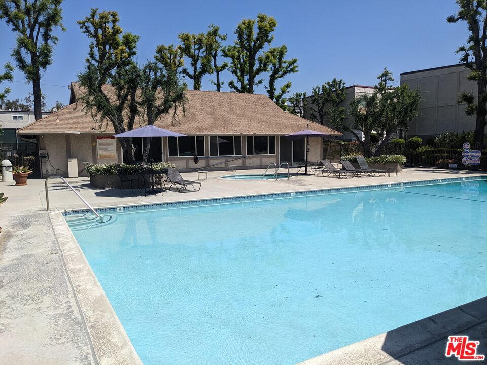 18333 Hatteras St Unit: 122
