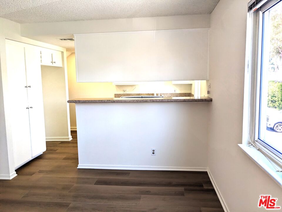 18333 Hatteras St Unit: 122