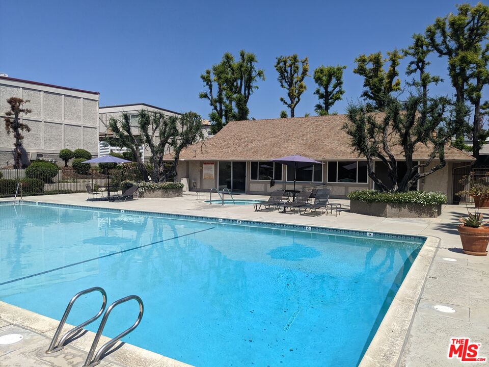 18333 Hatteras St Unit: 122