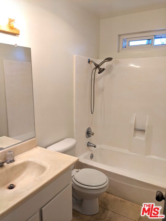 18333 Hatteras St Unit: 122